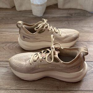 Brooks Glycerin 22 Running Shoes in Almond Peach/Fog/Almond 6.5 US